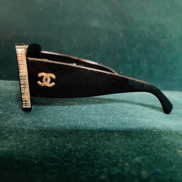 CHANEL SUNGLASSES MUTED GOLD AND BLACK WITH TWEED TEXTURE CC LOGOS - Picture 10 of 10